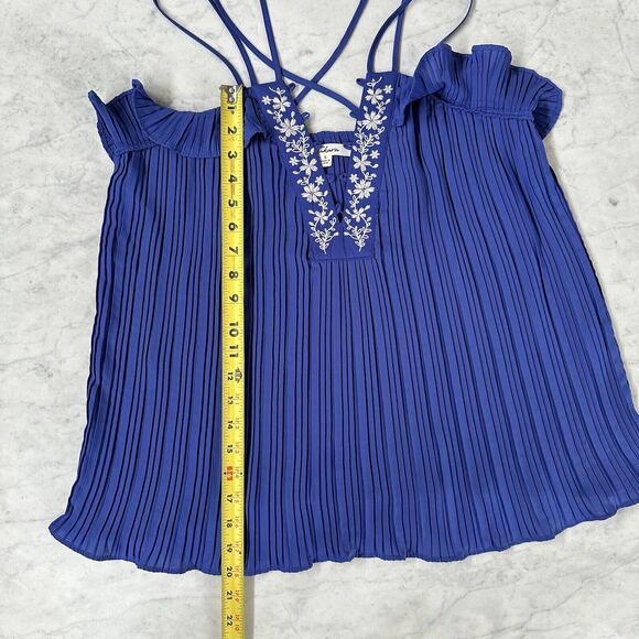 Takara Women's Large Embroidered Floral Pleated Blue V-Neck Tank Top Sleeveless - Picture 4 of 10